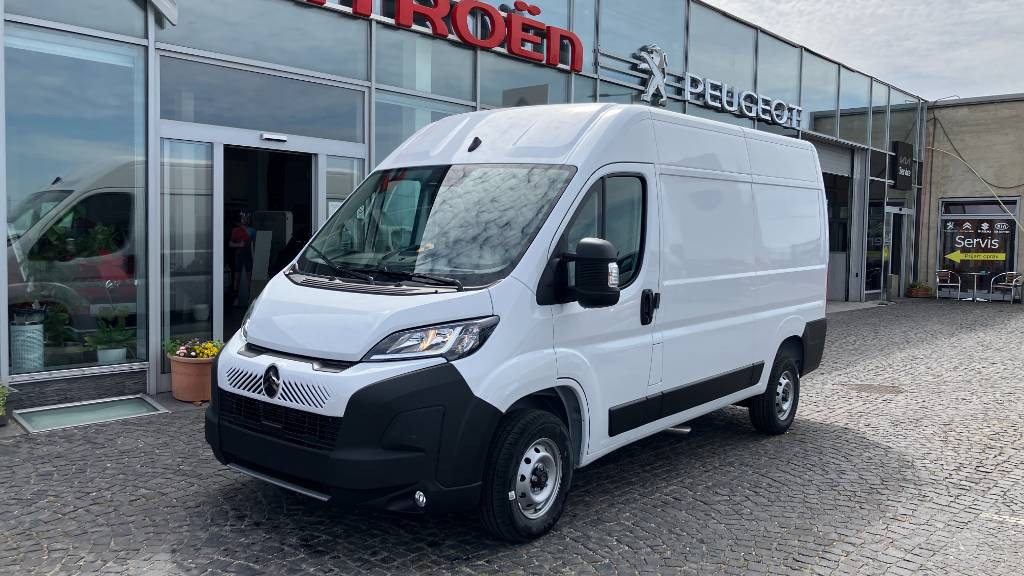 Citroën Jumper Furgon 35 L2H2 2.2 BlueHDi 140 €6.4 BVM6